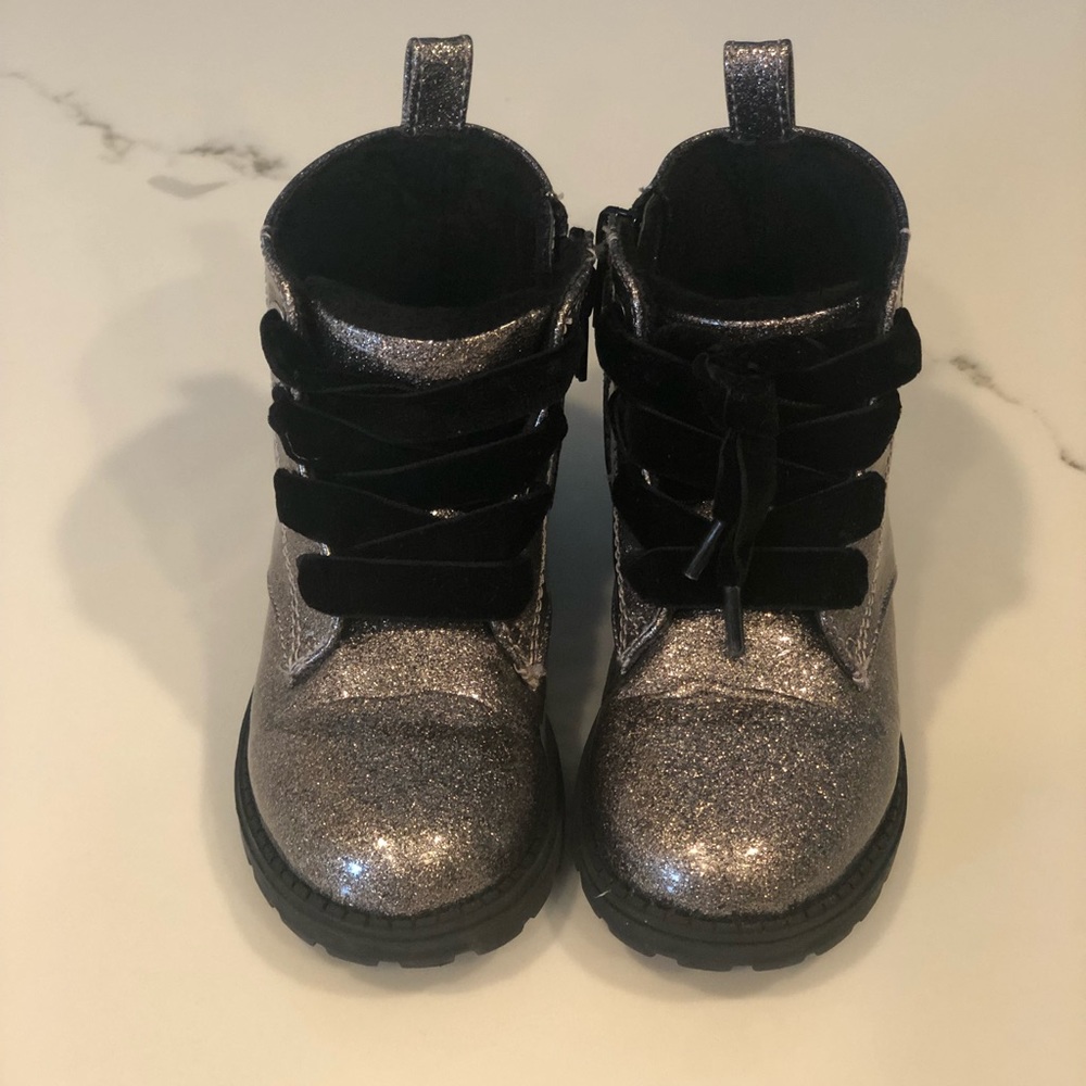 H&M toddler girl Glitter boots Size 25.